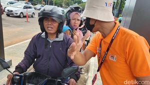 Tiket Masuk Online TMII Bikin Pengunjung Kebingungan di Pintu Masuk