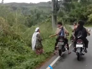 Motor Pelat T Penendang Nenek di Tapsel, Asal Mana? Motor Pelat T Penendang Nenek di Tapsel, Asal Mana?