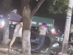 Viral Wanita Kejar Suami Hanya Pakai Handuk, Begini Fakta di Baliknya