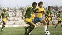 Zaire pernah tampil di Piala Dunia 1974, segrup dengan Brasil, Skotlandia, Yugoslavia. Tiga kali bermain, mereka gagal mencetak gol dan kebobolan 14 kali di fase grup. Sejak 1997, Zaire kembali berganti nama menjadi Republik Demokratik Kongo. Foto: VI-Images via Getty Images/VI-Images