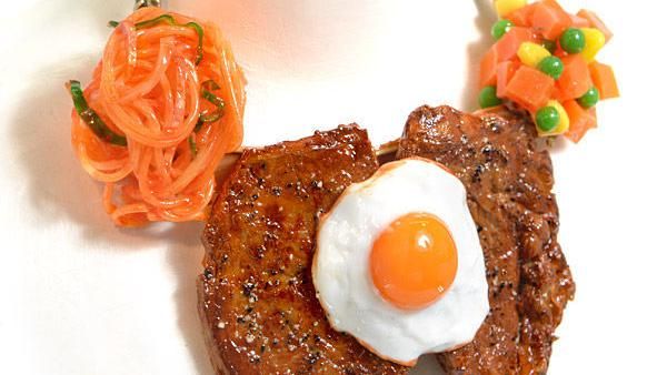 10 Makanan Enak dari Steak hingga Spaghetti Ini Ternyata Aksesoris