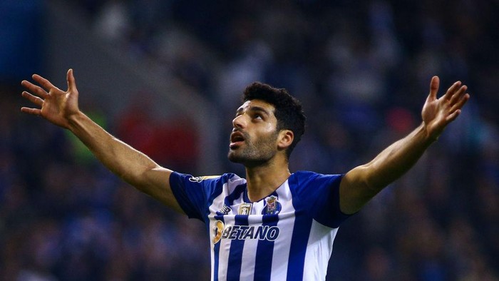 PORTO, PORTUGAL - NOVEMBER 05: Mehdi Taremi of FC Porto celebrates after scoring his teams second goal during the Liga Portugal Bwin match between FC Porto and Pacos de Ferreira at Estadio do Dragao on November 5, 2022 in Porto, Portugal. (Photo by Diogo Cardoso/DeFodi Images via Getty Images)