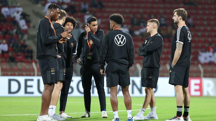 16 November 2022, Oman, Maskat: Soccer, international match, ahead of the World Cup in Qatar, Oman - Germany at the Sultan Qabus Sports Center, Germanys players (from left) Armel Bella-Kotchap, Leon Goretzka, Serge Gnabry, Jamal Musiala, Karim Adeyemi, Joshua Kimmich and goalkeeper Kevin Trapp stand on the pitch before the match. Photo: Christian Charisius/dpa (Photo by Christian Charisius/picture alliance via Getty Images)