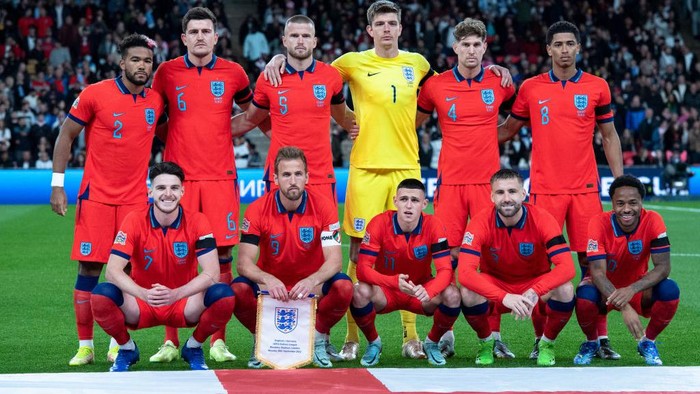 LONDON, ENGLAND - SEPTEMBER 26: Players of England pose for a team photo during the UEFA Nations League League A Group 3 match between England and Germany at Wembley Stadium on September 26, 2022 in London, United Kingdom. (Photo by Sebastian Frej/MB Media/Getty Images)