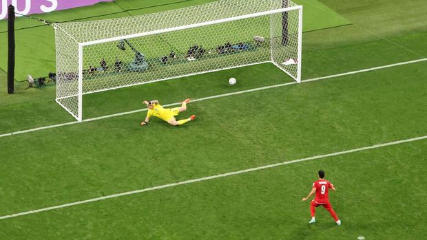 DOHA, QATAR - NOVEMBER 21: Mehdi Taremi of IR Iran scores their team's second goal from the penalty spot during the FIFA World Cup Qatar 2022 Group B match between England and IR Iran at Khalifa International Stadium on November 21, 2022 in Doha, Qatar. (Photo by Catherine Ivill/Getty Images)