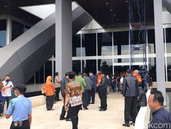 Gempa Guncang Jakarta, Anggota DPR Berhamburan!