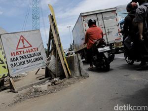 Awas Ada Galian, Jalan Gunung Sahari Arah Pasar Baru Macet Awas Ada Galian, Jalan Gunung Sahari Arah Pasar Baru Macet