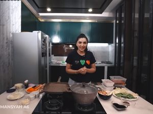 Elegan! 10 Potret Dapur di Rumah Ashanty Setelah Direnovasi Elegan! 10 Potret Dapur di Rumah Ashanty Setelah Direnovasi
