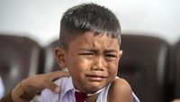 Ekspresi Siswa SD Saat Divaksinasi Difteri dan Tetanus