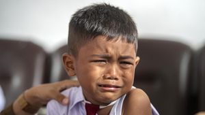 Ekspresi Siswa SD Saat Divaksinasi Difteri dan Tetanus