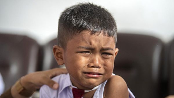 Ekspresi Siswa SD Saat Divaksinasi Difteri dan Tetanus