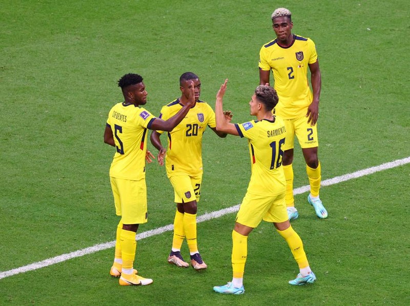 AL KHOR, QATAR - NOVEMBER 20: (L-R) Jose Cifuentes, Jhegson Mendez, Jeremy Sarmiento and Felix Torres of Ecuador celebrate the 2-0 win during the FIFA World Cup Qatar 2022 Group A match between Qatar and Ecuador at Al Bayt Stadium on November 20, 2022 in Al Khor, Qatar. (Photo by Elsa/Getty Images)