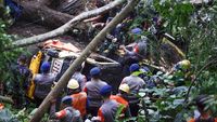 Mobil Terseret Longsor Akibat Gempa Cianjur Dievakuasi