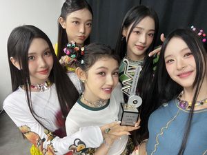 Nostalgia Y2K Style, Fashion Jadul yang Ngetren Lagi Gegara NewJeans Nostalgia Y2K Style, Fashion Jadul yang Ngetren Lagi Gegara NewJeans