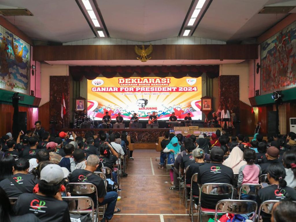 Sejumlah Buruh Semarang Dukung Ganjar Pranowo Maju Pilpres 2024 Sejumlah Buruh Semarang Dukung Ganjar Pranowo Maju Pilpres 2024