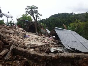 30 Rumah Rusak Akibat Dampak Gempa M 5,5  Kupang 30 Rumah Rusak Akibat Dampak Gempa M 5,5  Kupang