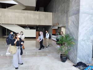 Anggota DPR Berhamburan Saat Gempa M 5,6 Cianjur Terasa Kuat di Jakarta Anggota DPR Berhamburan Saat Gempa M 5,6 Cianjur Terasa Kuat di Jakarta