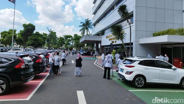 Gempa Bikin Gempar Karyawan Gedung Tinggi di Jakarta