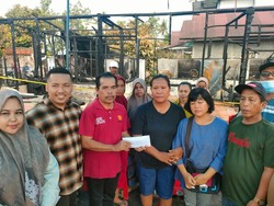 Kebakaran Hanguskan 5 Rumah di Padang, Andre Rosiade Beri Bantuan