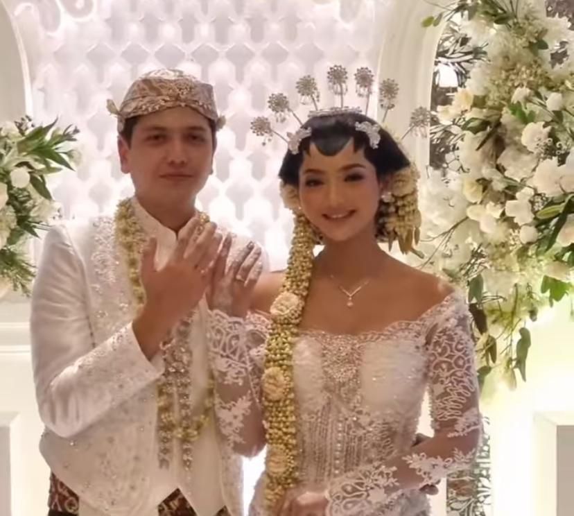 Glenca Chysara dan Rendy Jhon Glenca Chysara dan Rendy Jhon