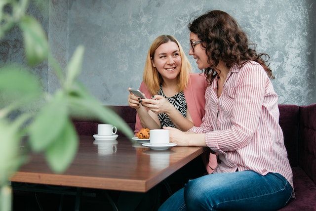 Hal Tentang Pasanganyang Tidak Perlu Diceritakan Ke Teman / foto : pexels.com/AnastasiyaGepp