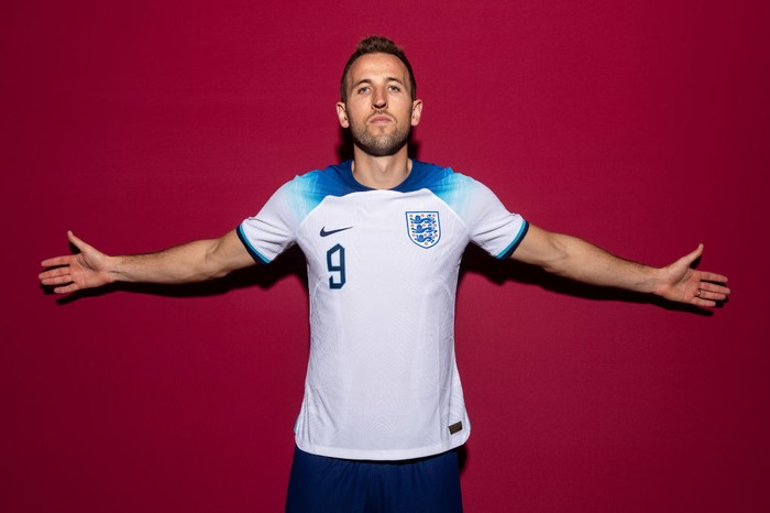 DOHA, QATAR - NOVEMBER 16: Harry Kane of England poses during the official FIFA World Cup Qatar 2022 portrait session on November 16, 2022 in Doha, Qatar. (Photo by Mike Hewitt - FIFA/FIFA via Getty Images)
