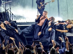 Imagine Dragons Bakar Panggung AMAs dengan Enemy Imagine Dragons Bakar Panggung AMAs dengan Enemy