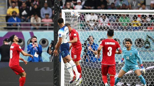 DOHA, QATAR - NOVEMBER 21: Jude Bellingham of England scores their team's first goal during the FIFA World Cup Qatar 2022 Group B match between England and IR Iran at Khalifa International Stadium on November 21, 2022 in Doha, Qatar. (Photo by Matthias Hangst/Getty Images)