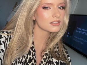 Pacar Selingkuh, Penyanyi Ini Lakukan Hal Tak Terduga di Depan Rumahnya