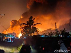 4 Rumah-Motor Warga Ludes Imbas Kebakaran Pabrik di Asahan