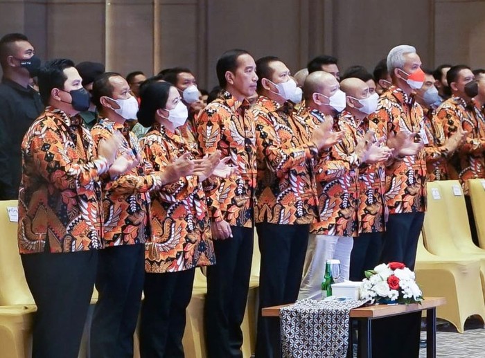 Ketua MPR RI Bambang Soesatyo mendampingi Presiden Joko Widodo membuka Musyawarah Nasional Himpunan Pengusaha Muda Indonesia (Munas HIPMI) XVII, di Surakarta. Ketua MPR RI Bambang Soesatyo mendampingi Presiden Joko Widodo membuka Musyawarah Nasional Himpunan Pengusaha Muda Indonesia (Munas HIPMI) XVII, di Surakarta.