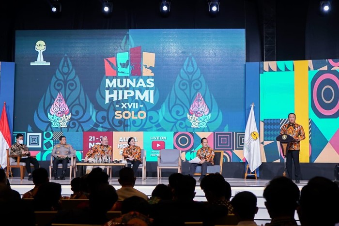 Ketua MPR RI Bambang Soesatyo mendampingi Presiden Joko Widodo membuka Musyawarah Nasional Himpunan Pengusaha Muda Indonesia (Munas HIPMI) XVII, di Surakarta. Ketua MPR RI Bambang Soesatyo mendampingi Presiden Joko Widodo membuka Musyawarah Nasional Himpunan Pengusaha Muda Indonesia (Munas HIPMI) XVII, di Surakarta.