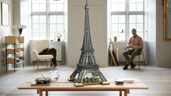 Siapkan Tangan dan Waktu untuk Bangun Lego Menara Eiffel Raksasa