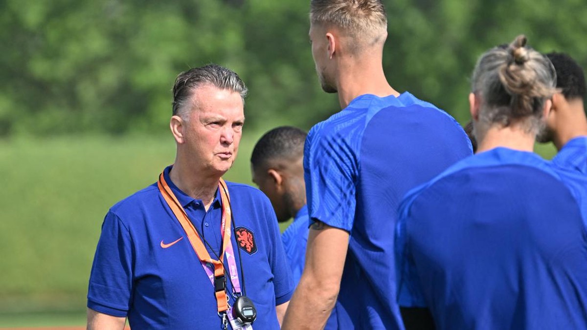 Louis van Gaal juga sebut Belanda pincang jelang lawan Senegal di Piala Dunia 2022. (Foto: AFP via Getty Images/ALBERTO PIZZOLI)