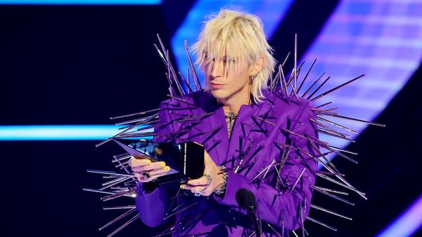 Machine Gun Kelly Ungu Berduri