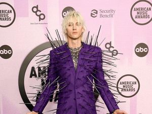 Harusnya Jadi Vampire di Sinners, Machine Gun Kelly Malah Mundur Harusnya Jadi Vampire di Sinners, Machine Gun Kelly Malah Mundur
