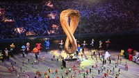 Acara dimulai pada pukul 21.40 WIB dengan berlangsung megah dan meriah. Pembukaan diawali dengan pemutaran video resmi Piala Dunia 2022. Robert Michael/Picture Alliance/Getty Images