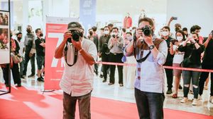 Ragam Gaya Basuki Jadi Fotografer, dari Dalam Mal hingga Ngemper di Jalan
