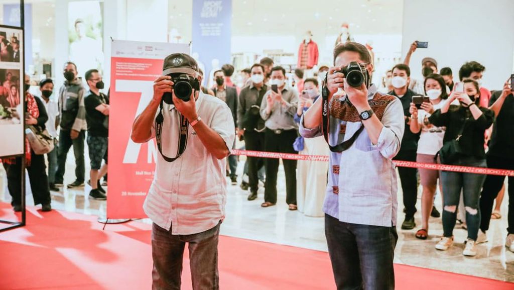 Ragam Gaya Basuki Jadi Fotografer, dari Dalam Mal hingga Ngemper di Jalan Ragam Gaya Basuki Jadi Fotografer, dari Dalam Mal hingga Ngemper di Jalan
