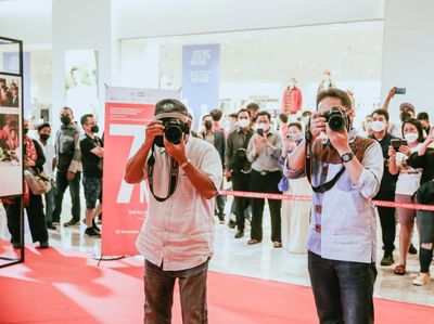 Ragam Gaya Basuki Jadi Fotografer, dari Dalam Mal hingga Ngemper di Jalan