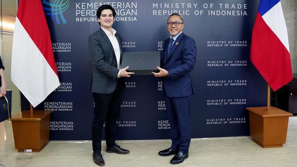 Momen Indonesia-Chili Teken Kerja Sama Jasa