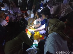 Listrik Padam, Nakes Rawat Korban Gempa Cianjur di Tengah Kegelapan