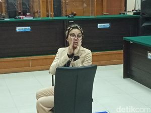 Nikita Mirzani Minta Hakim Batalkan Dakwaan Jaksa