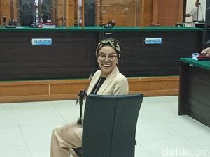 Nikita Mirzani Alami Pengeroposan di Leher hingga Bolong, Bisa Picu Lumpuh? Nikita Mirzani Alami Pengeroposan di Leher hingga Bolong, Bisa Picu Lumpuh?
