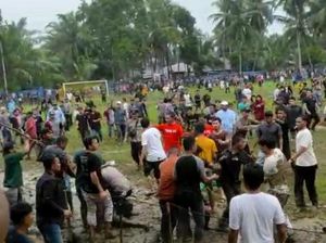 Heboh Pertandingan Sepak Bola Tarkam di Madina Berakhir Ricuh