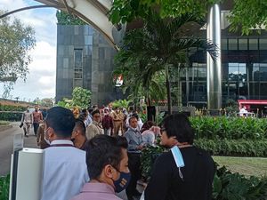Pimpinan hingga Pegawai KPK Panik, Lari ke Luar Gedung Saat Gempa M 5,6 Pimpinan hingga Pegawai KPK Panik, Lari ke Luar Gedung Saat Gempa M 5,6