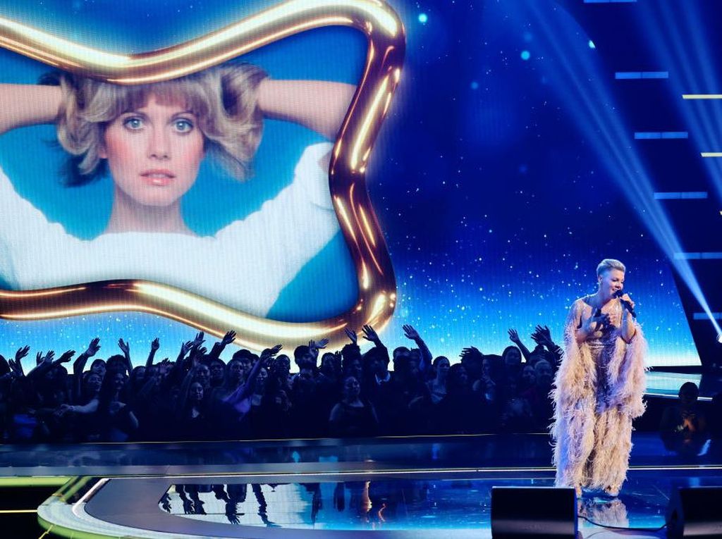 Pink Tribute untuk Olivia Newton-John di Panggung AMAs 2022 Pink Tribute untuk Olivia Newton-John di Panggung AMAs 2022