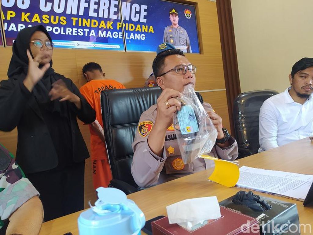 Nekat! Pria Jogja Ini Rebut Pistol Polisi Saat Disetop gegara Langgar Lalin Nekat! Pria Jogja Ini Rebut Pistol Polisi Saat Disetop gegara Langgar Lalin
