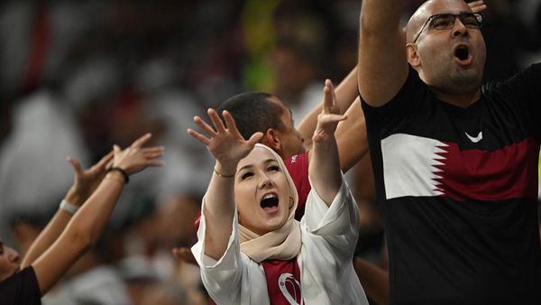 Suporter Cantik Warnai Laga Qatar Vs Ekuador di Piala Dunia 2022