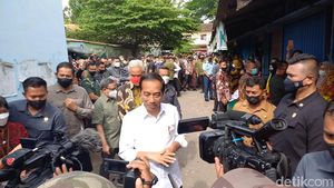 Potret Jokowi-Ganjar Blusukan Pasar Malangjiwan Karanganyar